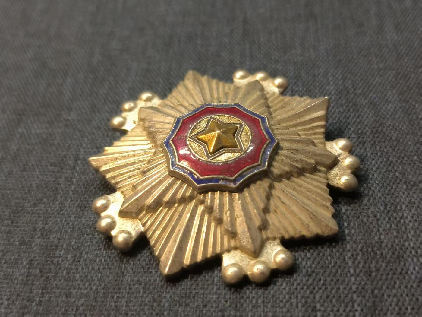 古林万国勋赏爱藏首期大拍（中高考专设场次，百样精品制服奖章书籍）-分享拍场赚佣金
