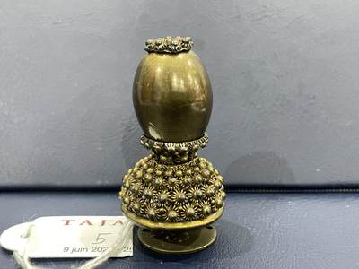 海外回流精品拍卖 - 欧洲回流清代七品帽顶子，品相好。