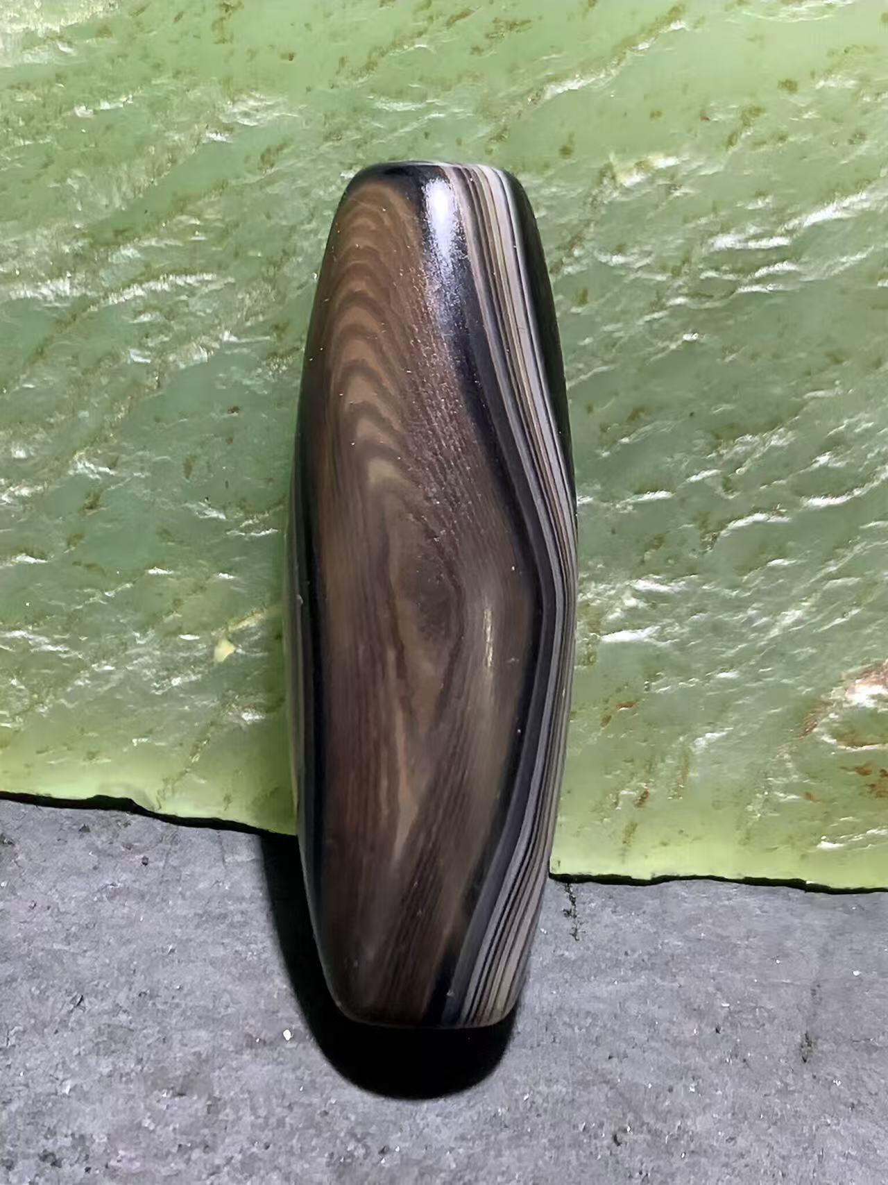 精美罕见8字天眼千层纹药师玛瑙桶珠一个，，