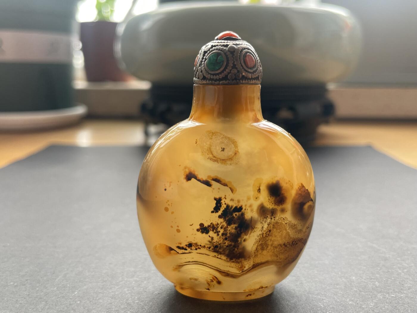 海外回流精品拍卖 法国回流清代影子玛瑙鼻烟壶 尺寸：高7cm。口沿有小磕。