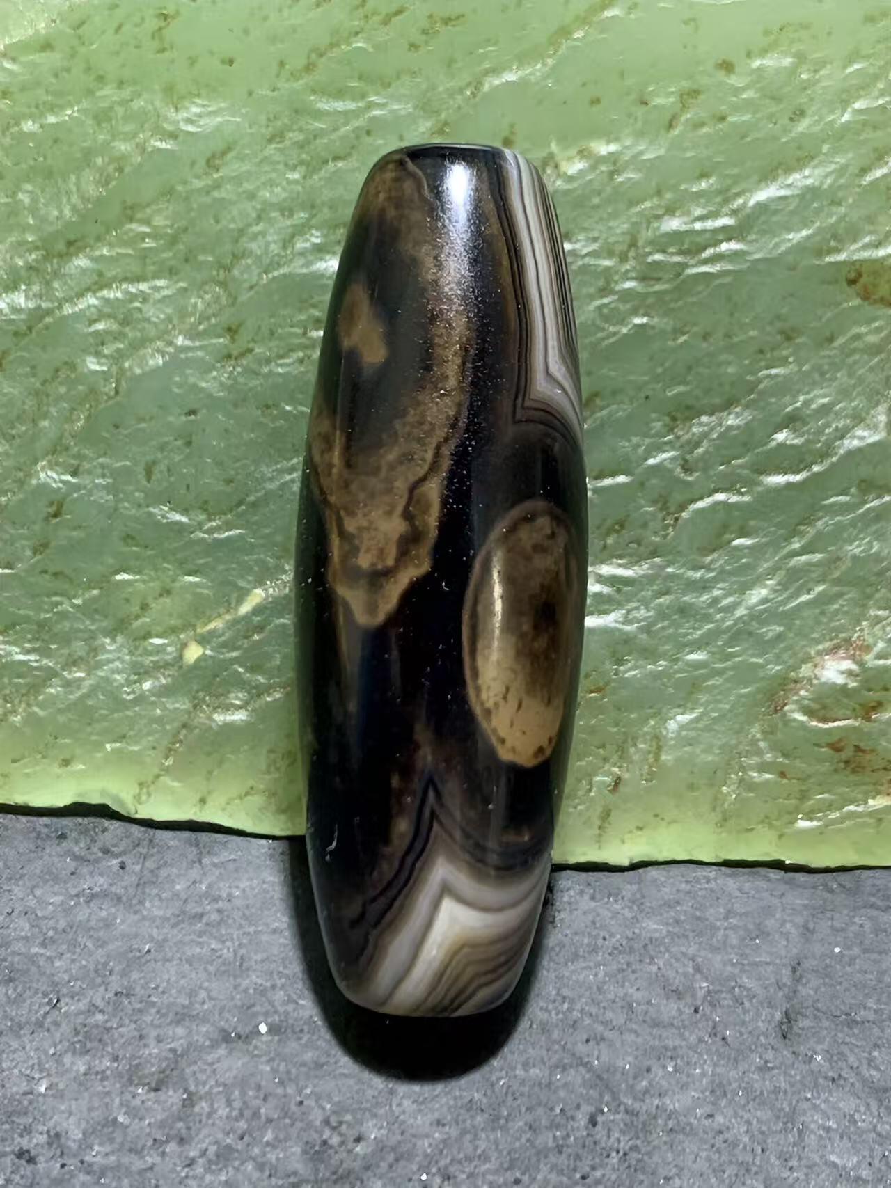 精美罕见8字天眼千层纹药师玛瑙桶珠一个，，