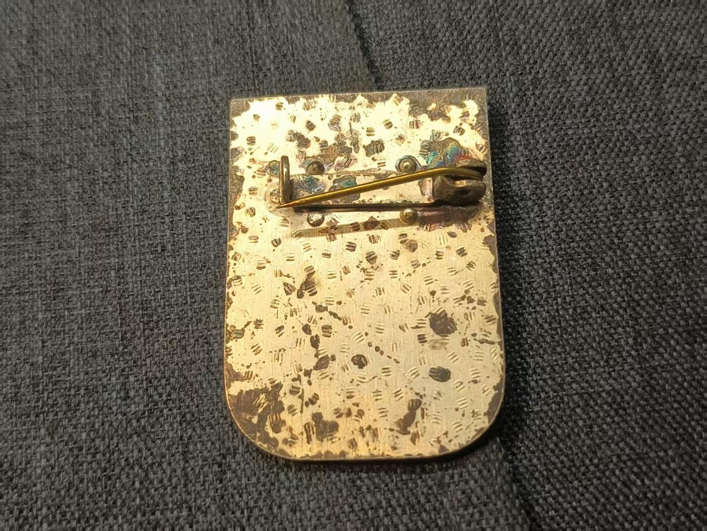 古林万国勋赏爱藏首期大拍（中高考专设场次，百样精品制服奖章书籍）-分享拍场赚佣金
