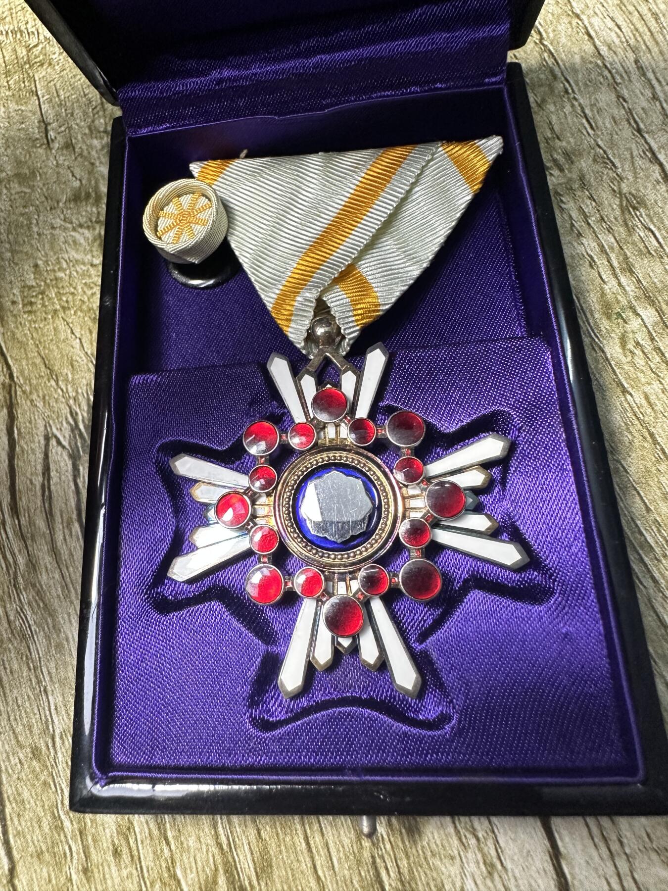 章，世界钱币 五等瑞宝章，原盒带略，库存品相