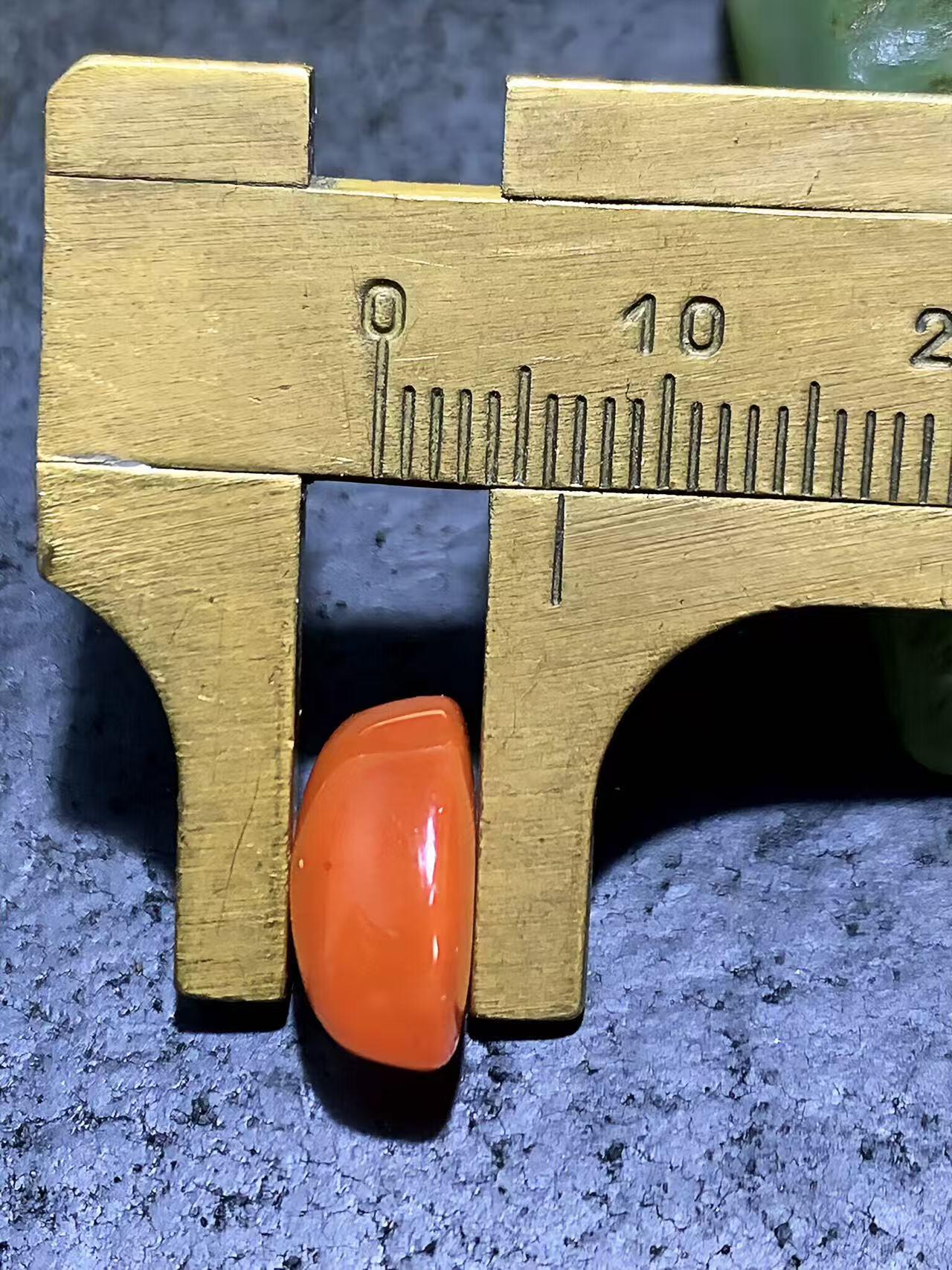 精美联合料樱桃红朱砂点南红玛瑙戒面一个，