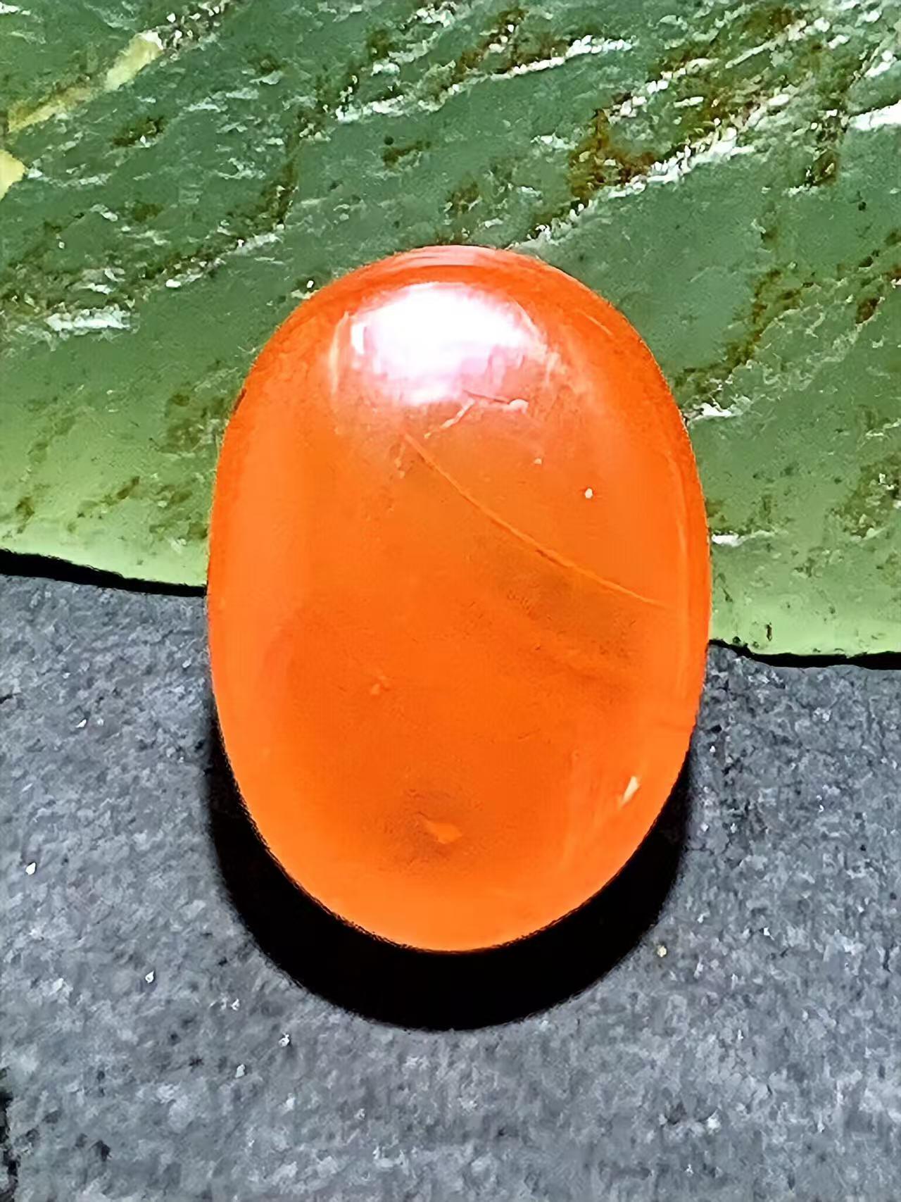 精美联合料樱桃红朱砂点南红玛瑙戒面一个，