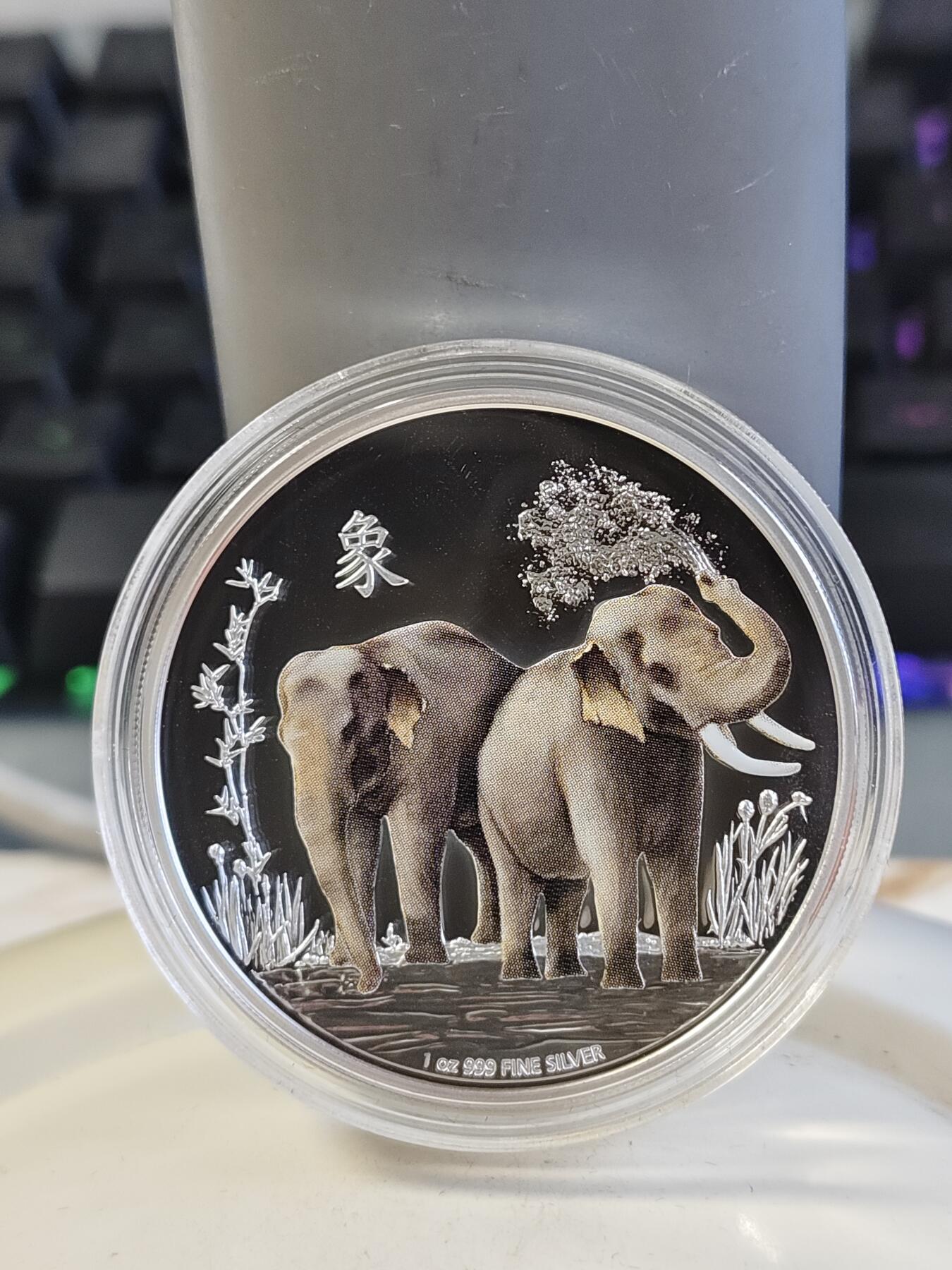 第165期拍卖【长期征集拍品】 纽埃2015年风水系列大象彩色纪念银币，999银，发行5000枚，原价850