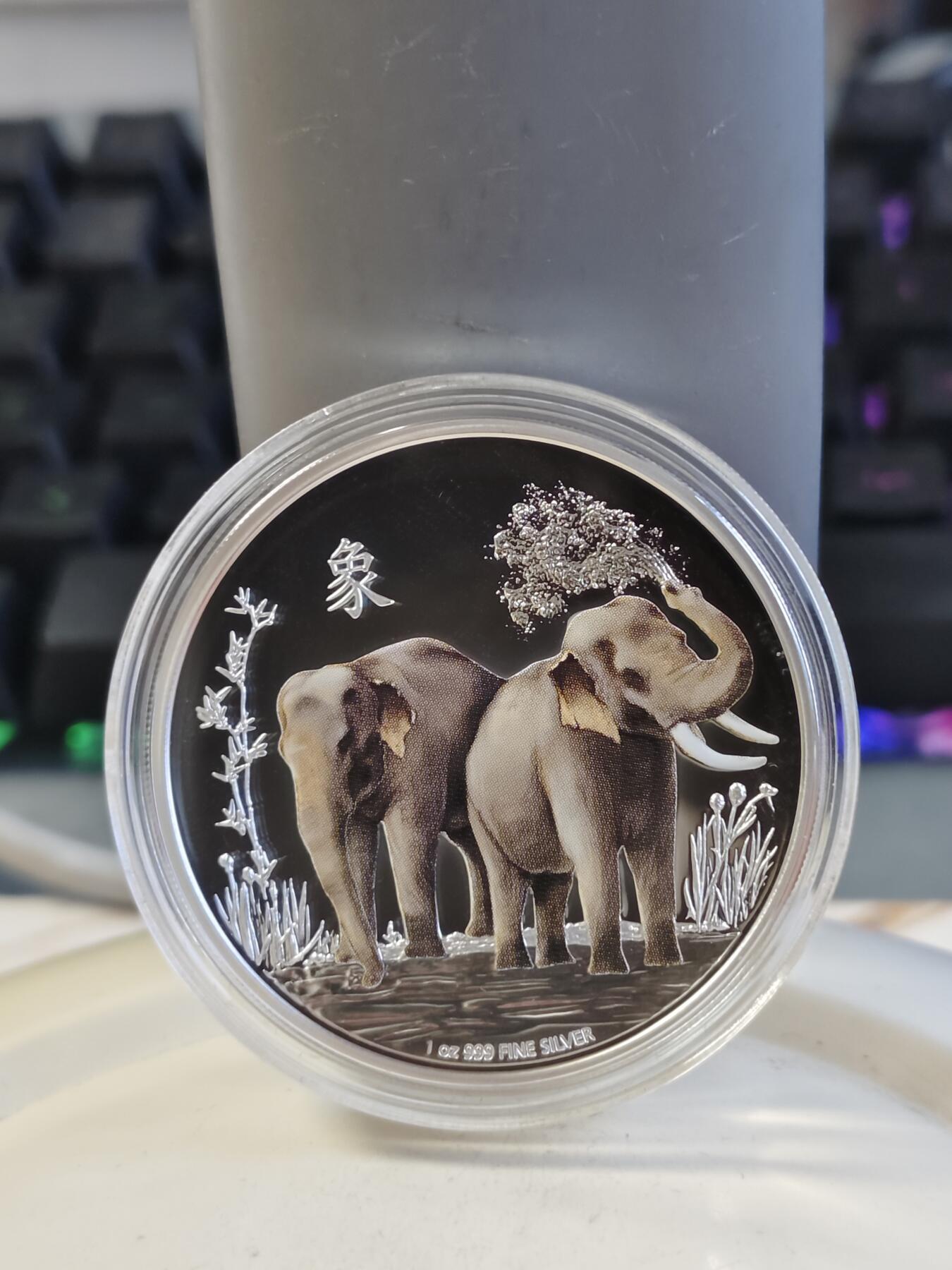 第165期拍卖【长期征集拍品】 纽埃2015年风水系列大象彩色纪念银币，999银，发行5000枚，原价850