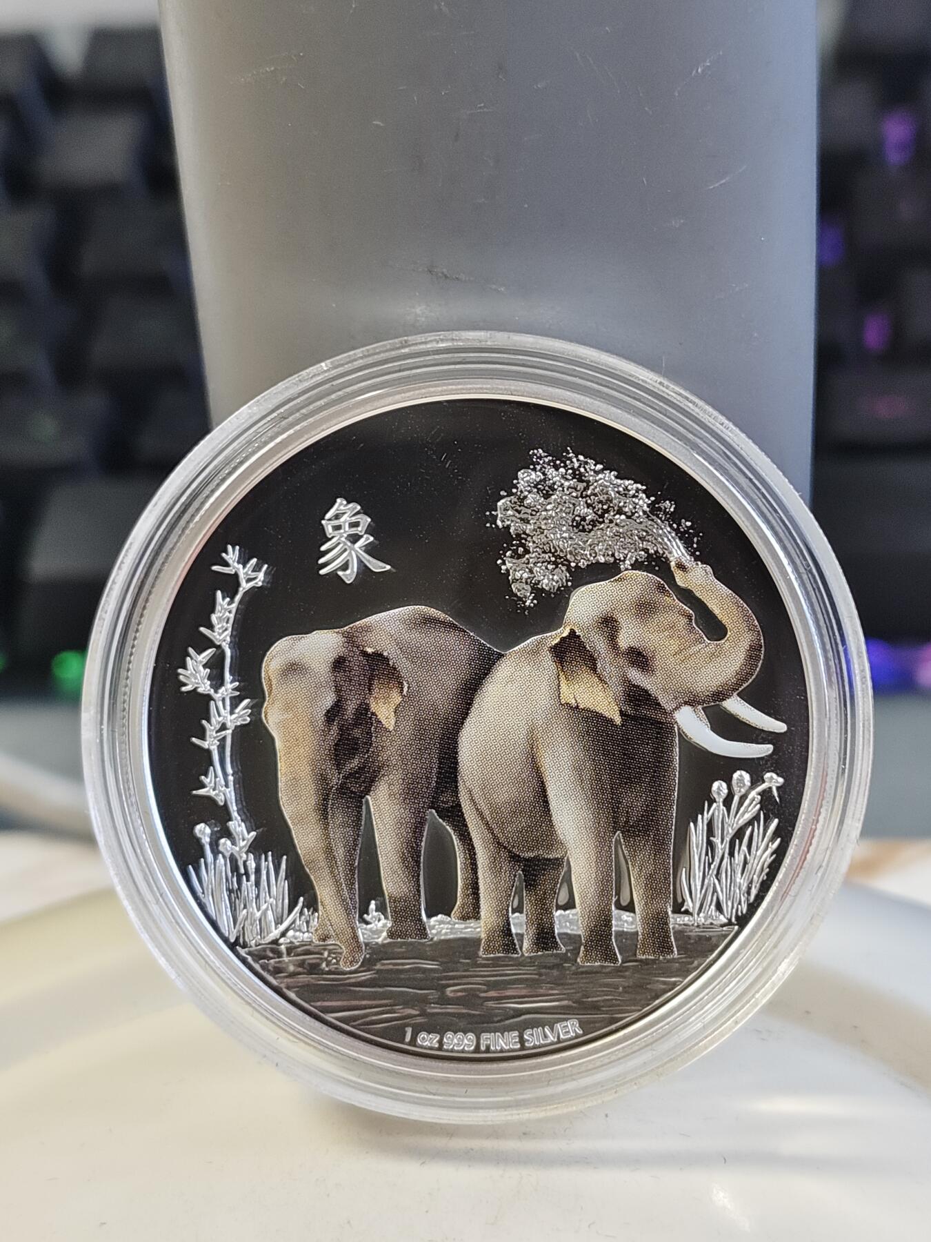 第165期拍卖【长期征集拍品】 纽埃2015年风水系列大象彩色纪念银币，999银，发行5000枚，原价850