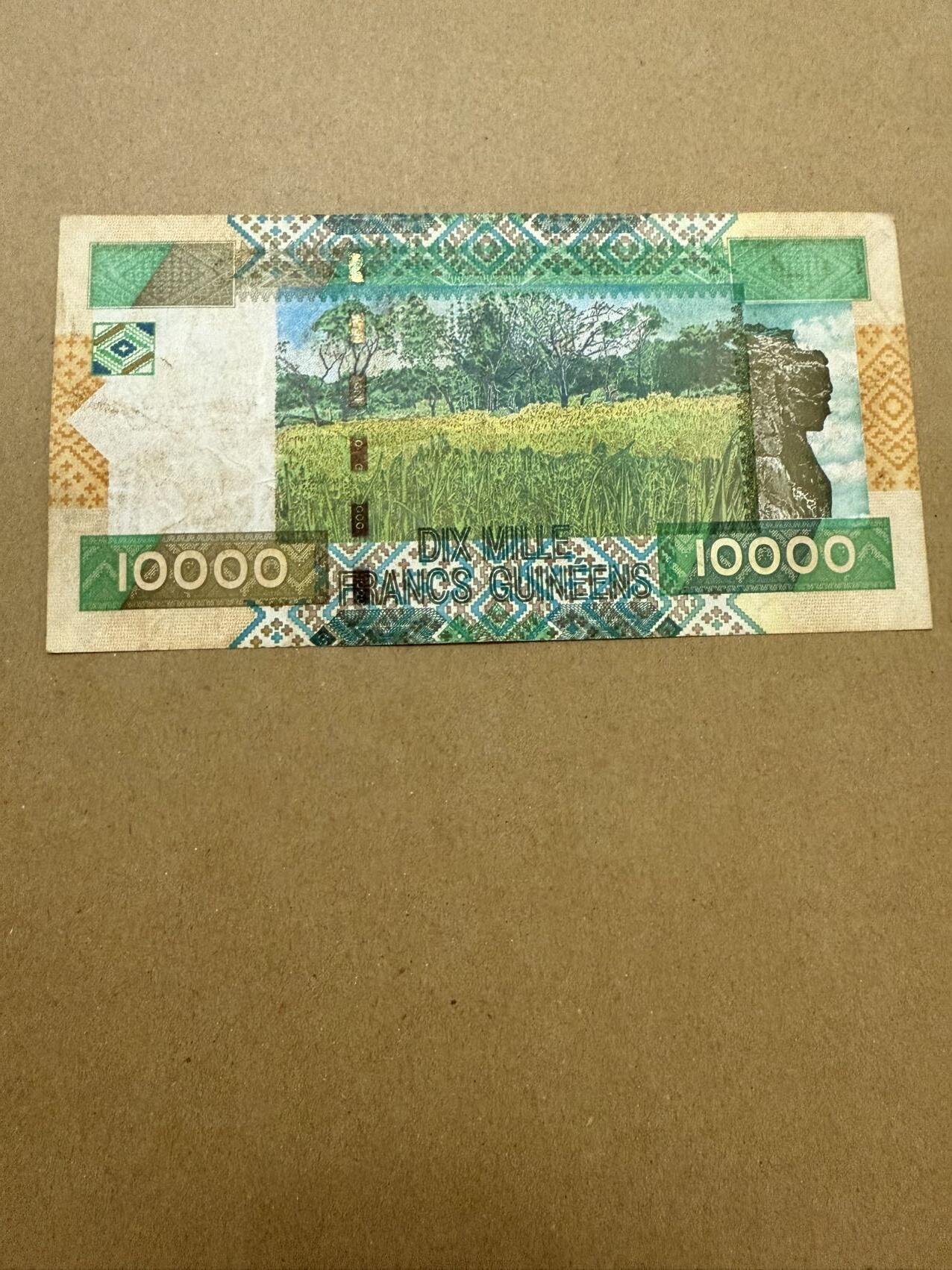 【炜奕收藏】，第三十八期 2010年几内亚10000法郎纪念钞，流通品相，少见