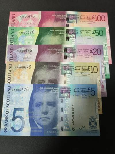 世界靓号纸钞第七十一期 - 2007年苏格兰银行5-100镑 百位号676号 全新UNC 其中50镑是2007年IBNS世界最佳纸币