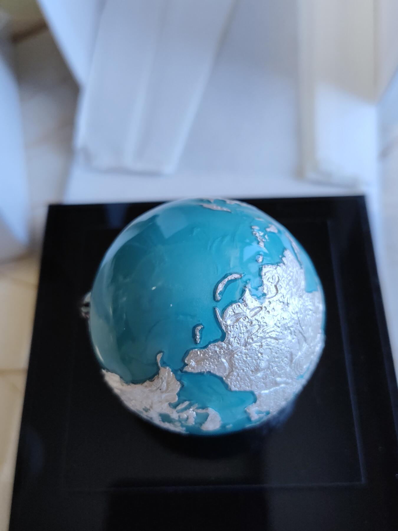 第165期拍卖【长期征集拍品】 巴巴多斯2022年外星撞击地球镶嵌陨石珐琅彩银币，999银，发行999枚，原价4850