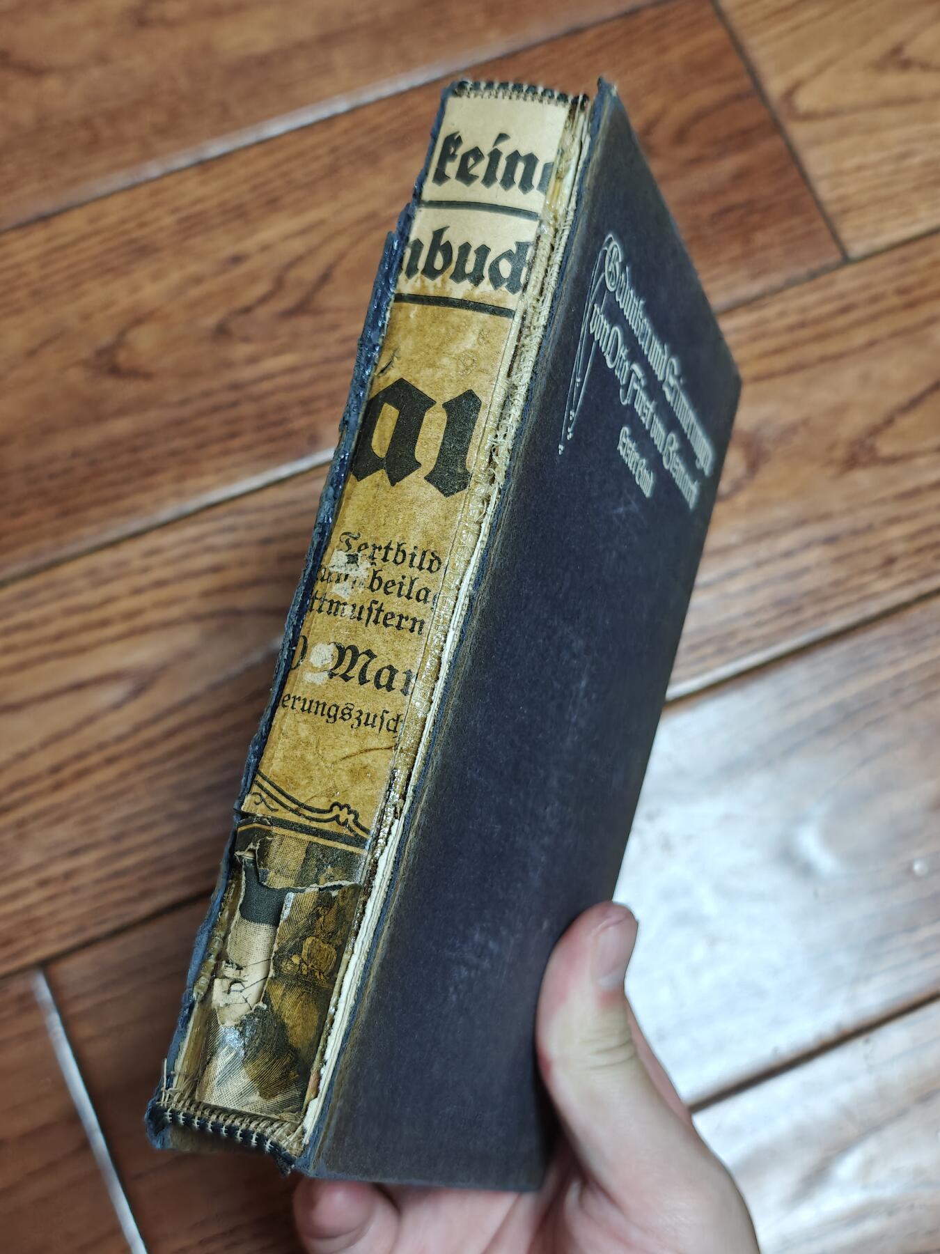 世界精品徽章拍卖～盛夏专场 俾斯麦回忆录一套，1919年德国发行的两本老书，字体还是哥特体的，全套，喜欢研究战争史和德国的可以收