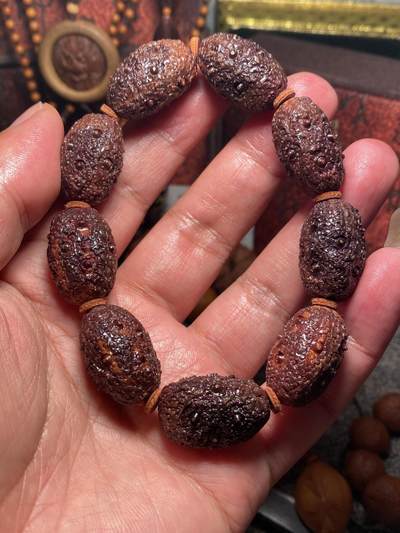 苏工核雕放漏价 - 福利苏工核雕，纯手工雕刻，苏州第一条蛤嘛背，紫核设计，红红火火，紫气东来，招财进宝等待有缘人，尺寸1。6x 2。5喜欢的来