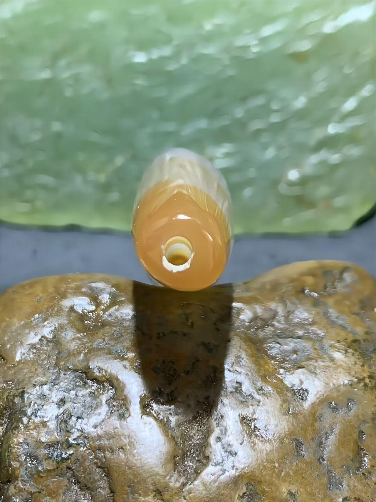 精美高玉化冻料缠丝玛瑙锁骨坠，（牛角珠）一颗，