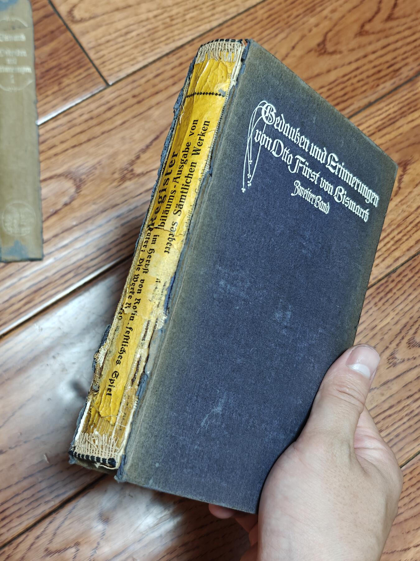 世界精品徽章拍卖～盛夏专场 俾斯麦回忆录一套，1919年德国发行的两本老书，字体还是哥特体的，全套，喜欢研究战争史和德国的可以收