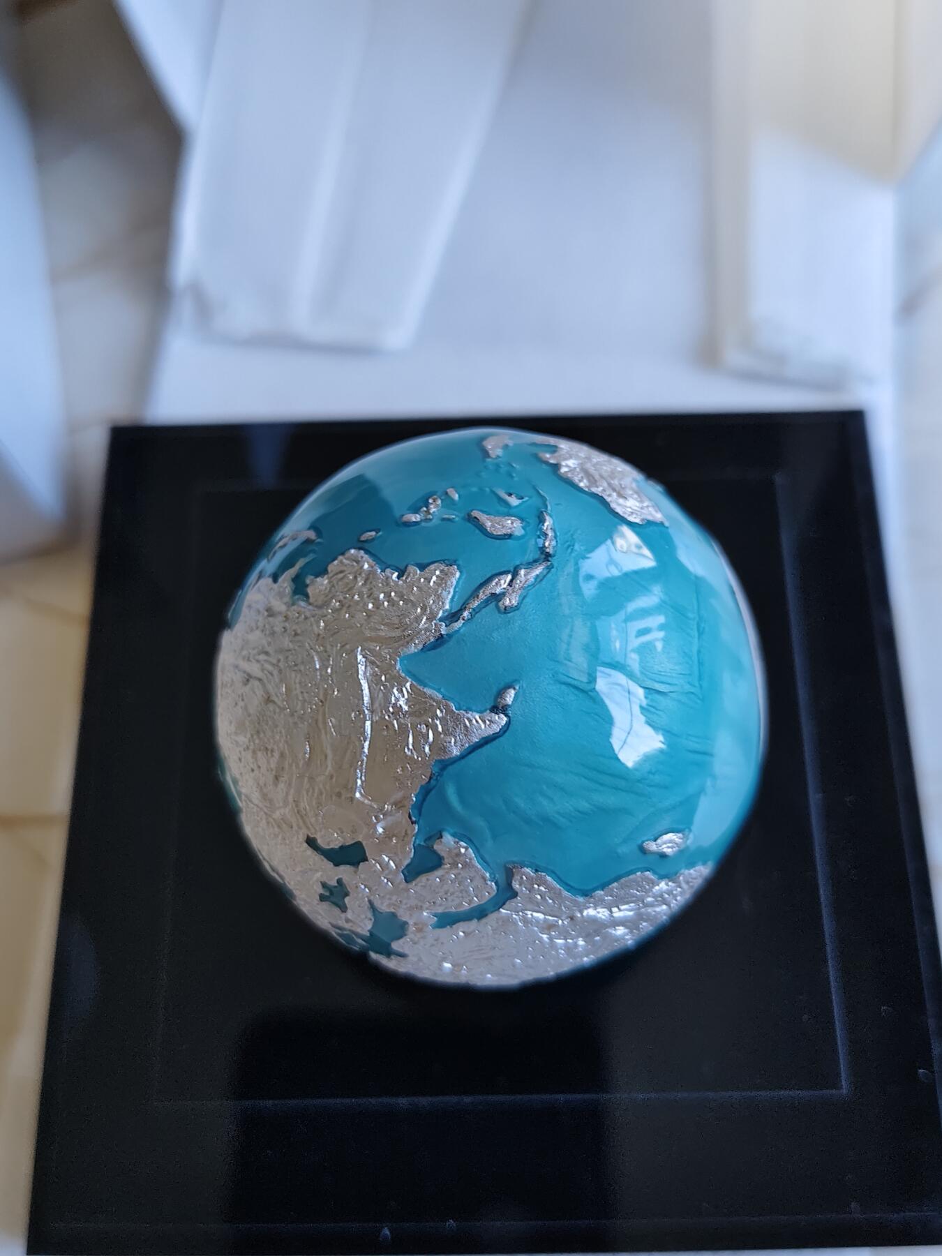 第165期拍卖【长期征集拍品】 巴巴多斯2022年外星撞击地球镶嵌陨石珐琅彩银币，999银，发行999枚，原价4850
