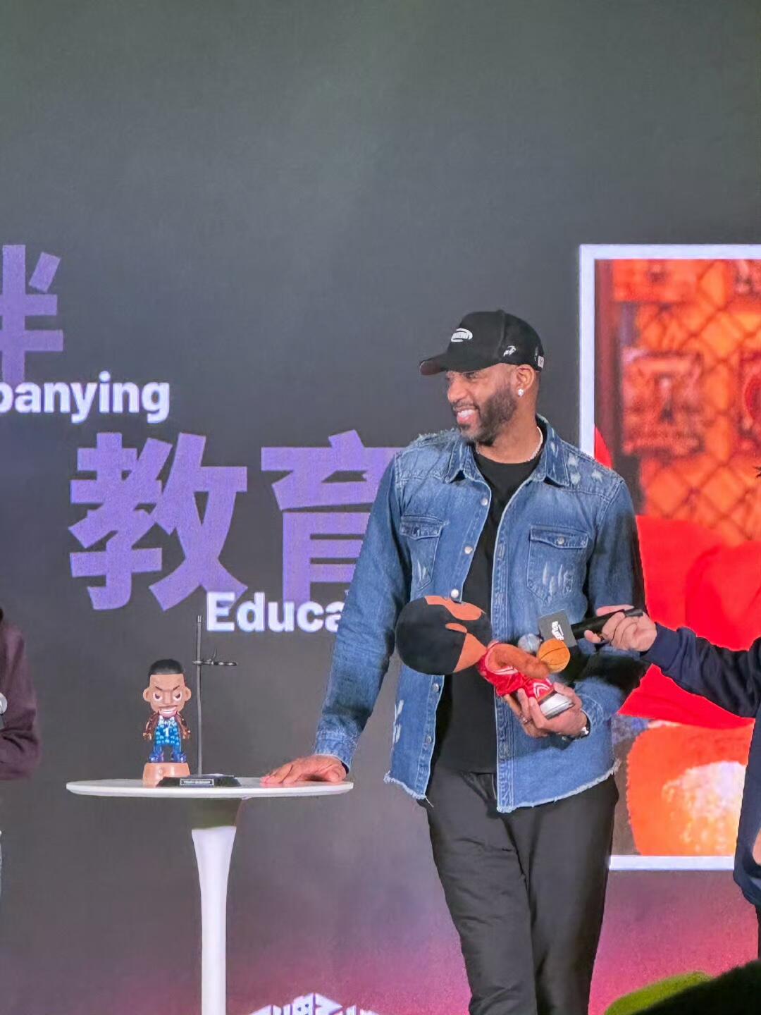 零元拍：‌  特雷西-麦克格雷迪！t-mac! 麦迪亲签王牌化身MoneyBall休斯顿火箭版本（三个版本陆续上拍），7×All NBA别注！中娃篮球手办