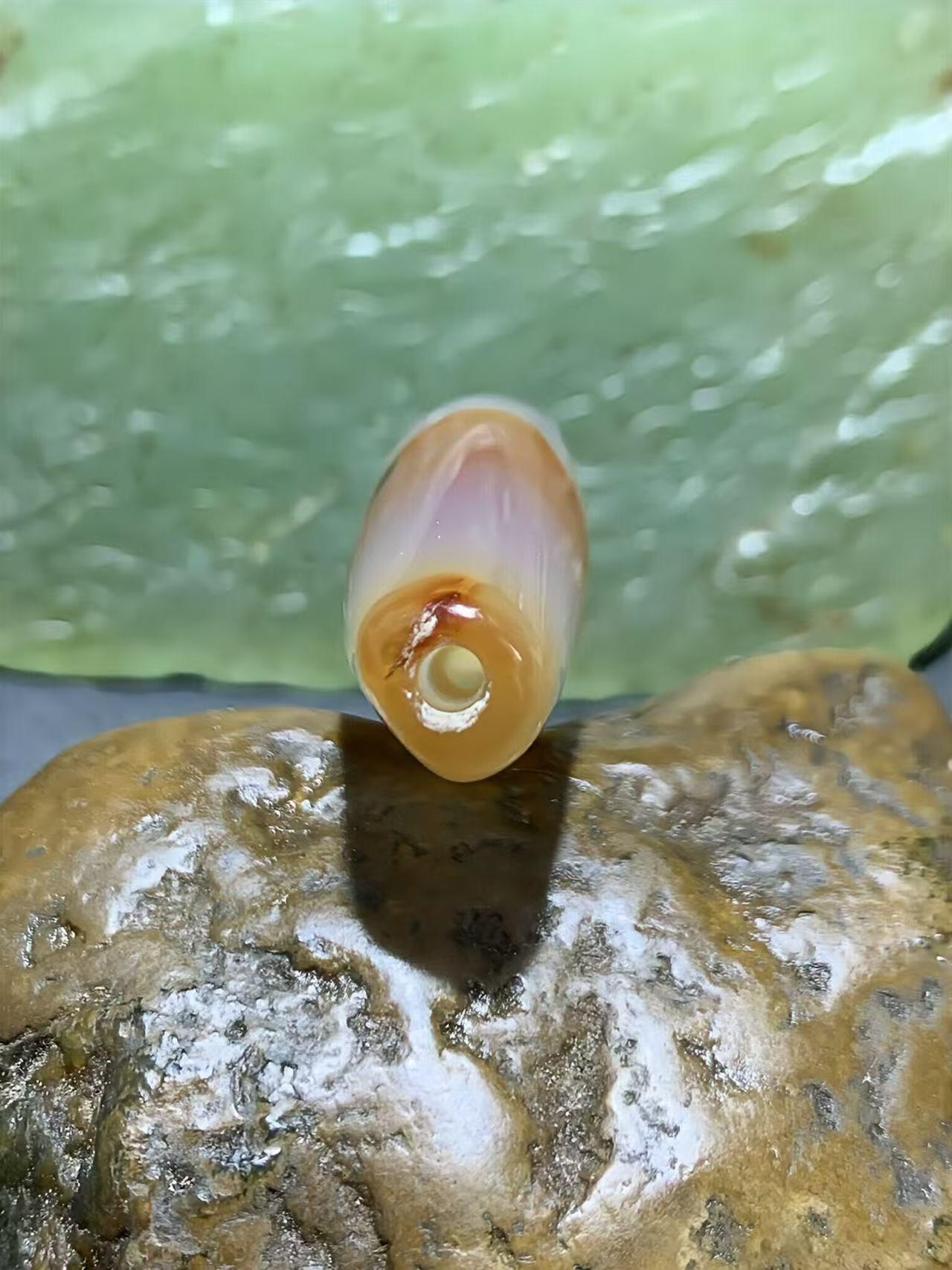 精美高玉化冻料缠丝玛瑙锁骨坠，（牛角珠）一颗，