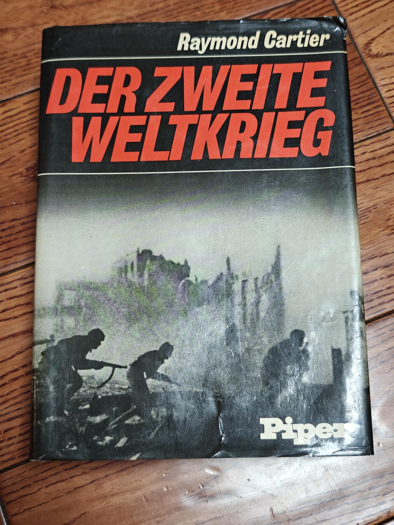 世界精品徽章拍卖～盛夏专场 超大超厚的德语原版二战全记录，内含462张照片，55张地图，还有大量的回忆录和老兵信件等内容，军事史爱好者强推
