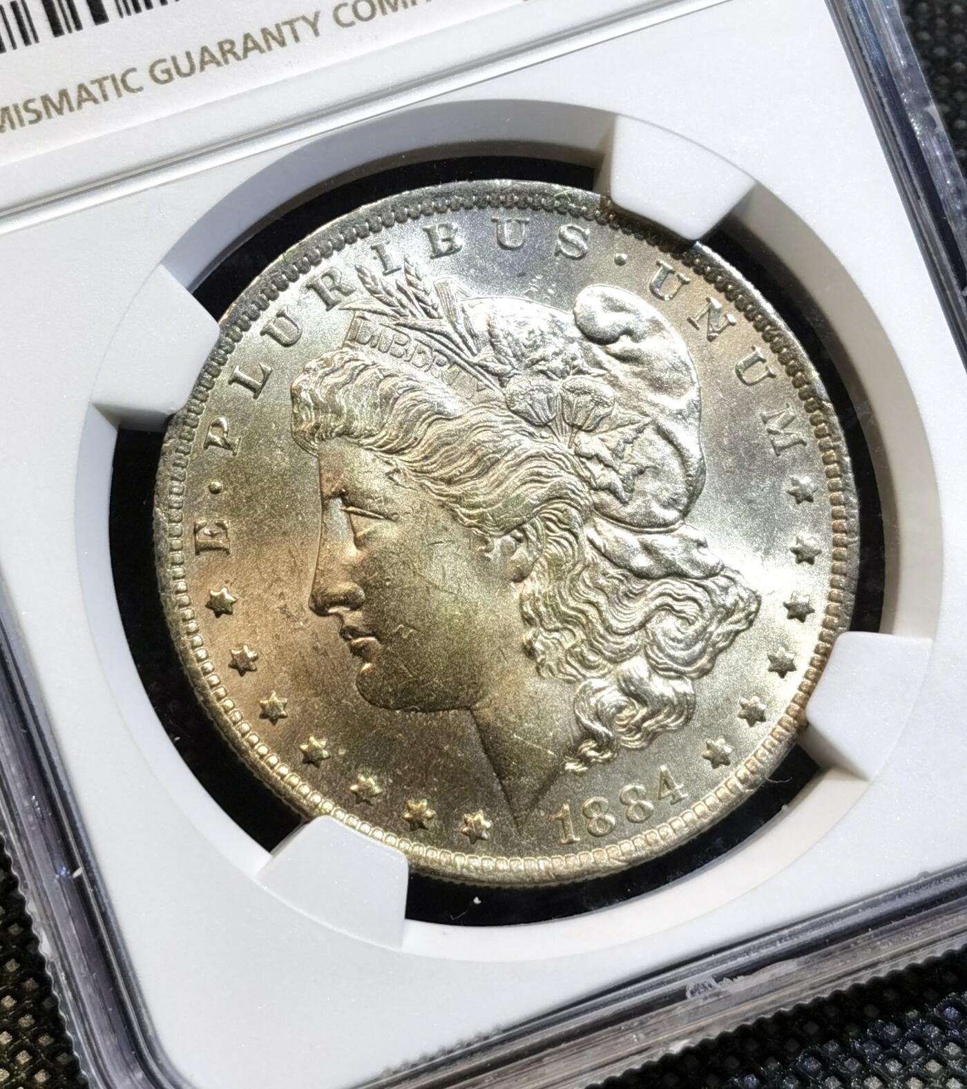  甄臻铺-世界币章拍卖（第23期），送拍享返佣金等优惠多多 NGC-MS62 美国1884年摩根银币，卷首极品落日金彩，光度很好，少见状态