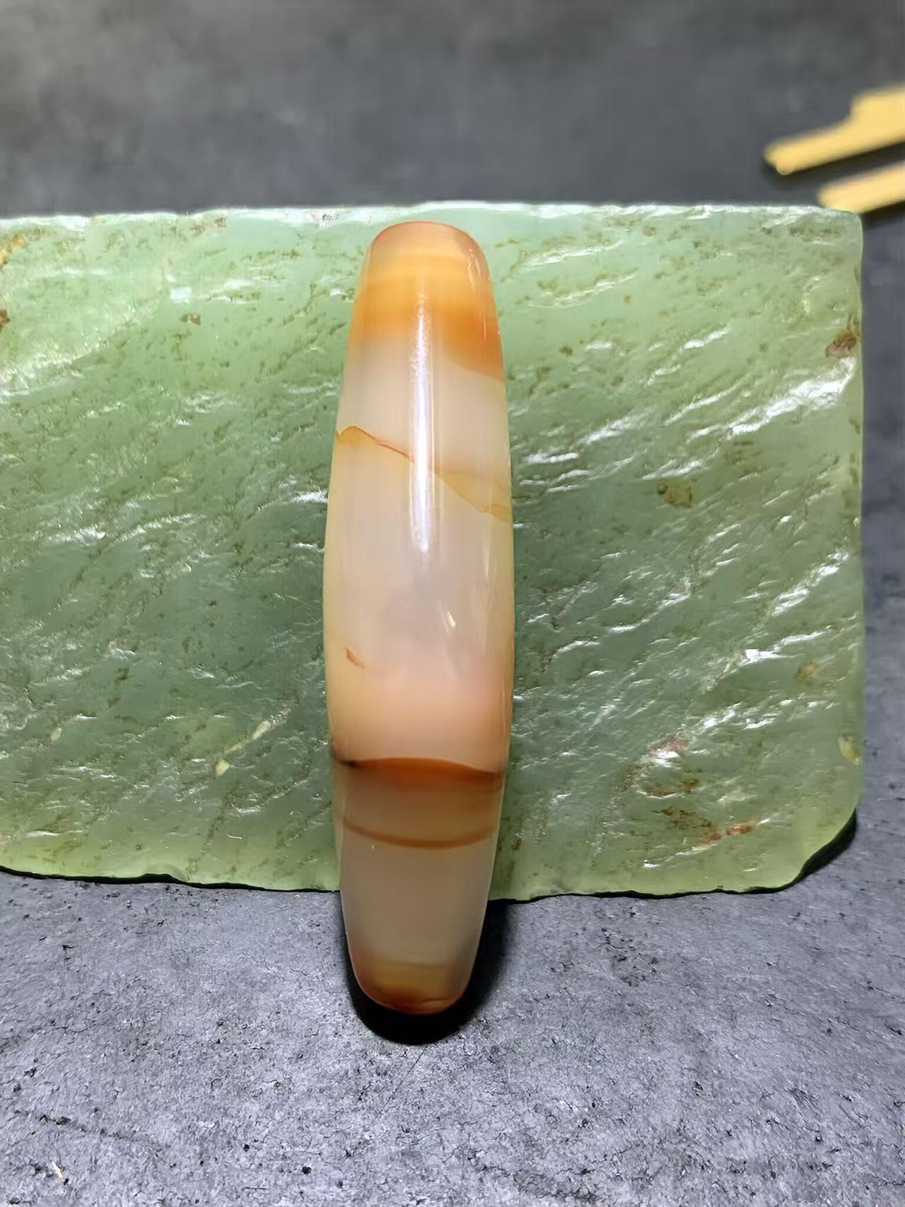 精美高玉化冻料缠丝玛瑙锁骨坠，（牛角珠）一颗，
