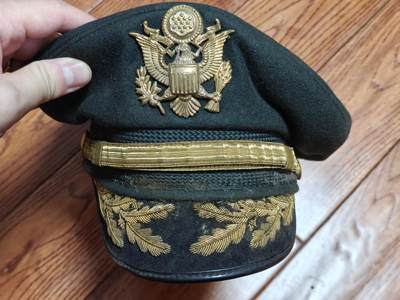 世界精品徽章拍卖～盛夏专场 - 有轻微发霉的刺绣版美陆军军帽一枚，韩战时期版，金属件全部完好，帽子的主人是美第三步兵师第七步兵连的工兵连连长尤金。里佐中尉，参加了长津湖战役，最后一张照片补充一下帽子主人的纸片，尤金里佐中校，最后此人退役时的军衔，当时的服役单位是驻欧洲美军部队。