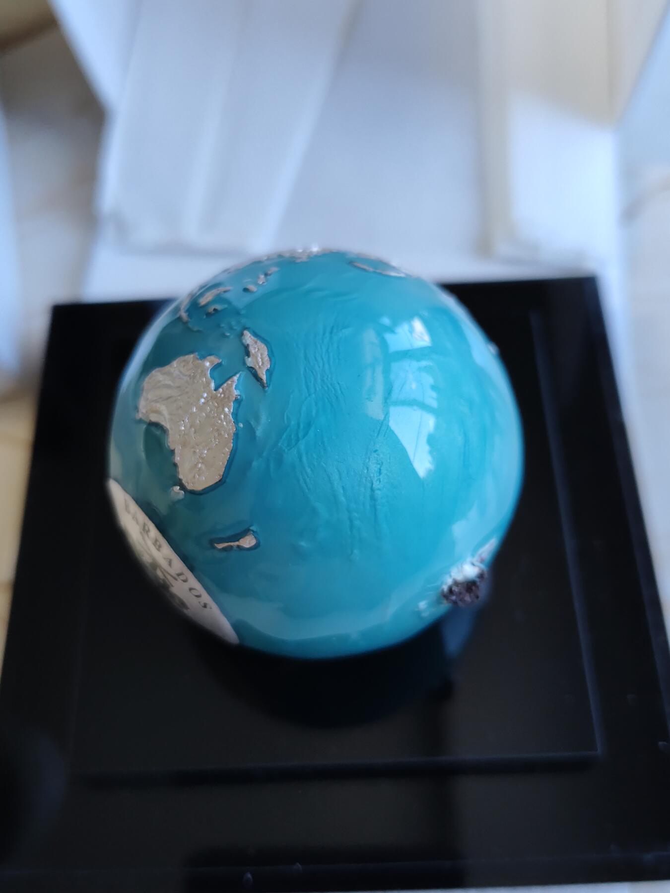 第165期拍卖【长期征集拍品】 巴巴多斯2022年外星撞击地球镶嵌陨石珐琅彩银币，999银，发行999枚，原价4850