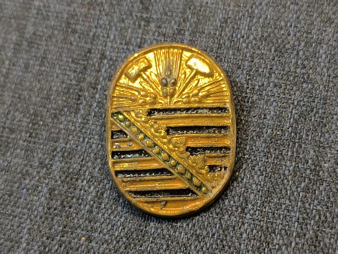 古林万国勋赏爱藏首期大拍（中高考专设场次，百样精品制服奖章书籍）-分享拍场赚佣金
