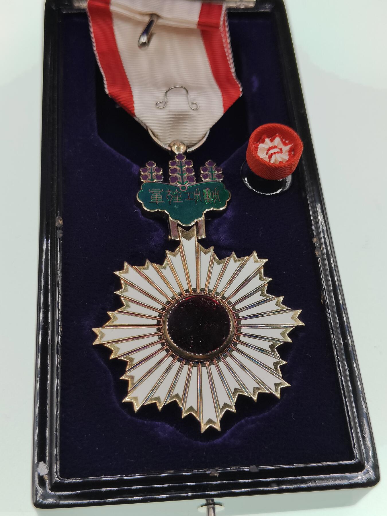 0元起拍勋章 第274期 咸鱼国勋章拍卖专场 7月6日（周日）下午6：00开始 鎏金完美品 四等旭日章银制带盒略