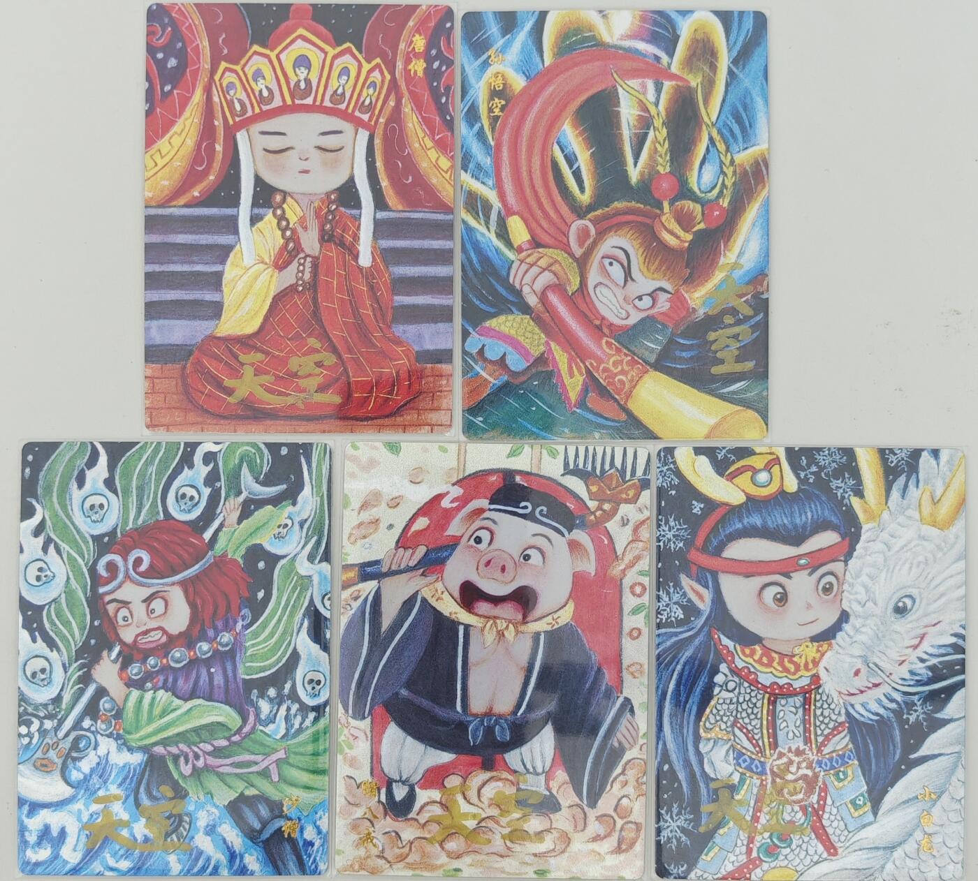 白泽拍卖卡牌手绘专场第20期（夕阳已下月初生，小暑才交雨渐晴） 2024 山河潮玩 师徒五人 共5张 沙僧，唐僧，孙悟空 43/50，猪八戒 15/50，小白龙 15/50 天空亲签5张 粗闪 卡夹封装