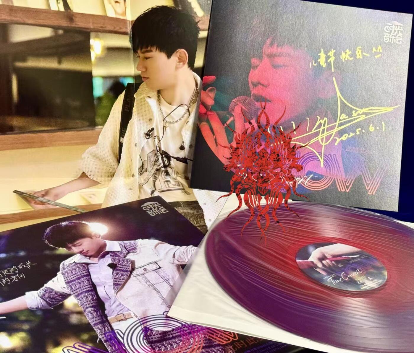 零元拍：张杰亲签湖南卫视《时光音乐会》官方彩胶LP！六月开始是属于“小朋友”们的节日，“张杰哥哥”祝你们儿童节快乐！签于开往1982巡回演唱会常州站！