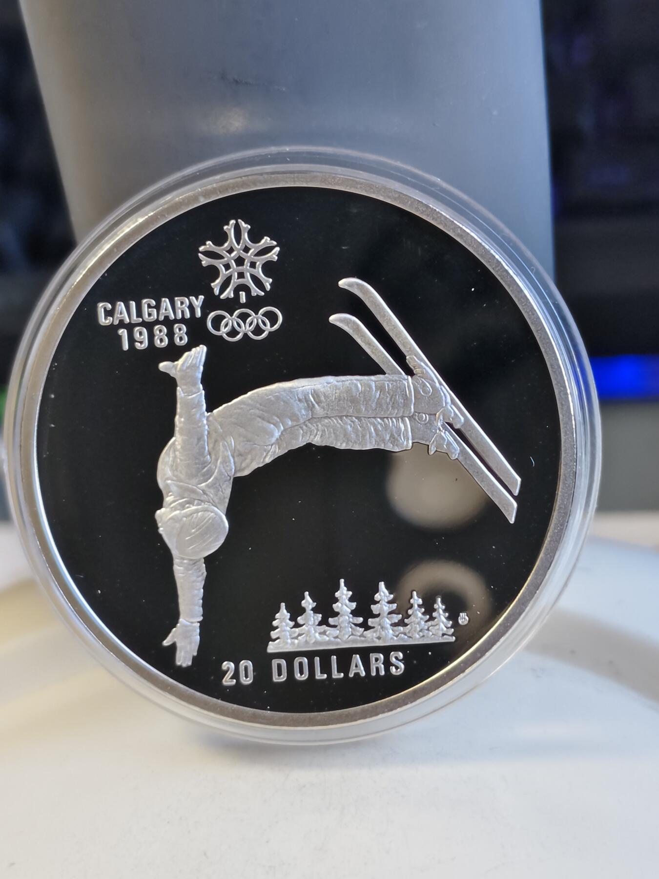 第165期拍卖【长期征集拍品】 加拿大1986年卡尔加里奥运会滑雪纪念银币，925银，34.107克，银价267.5