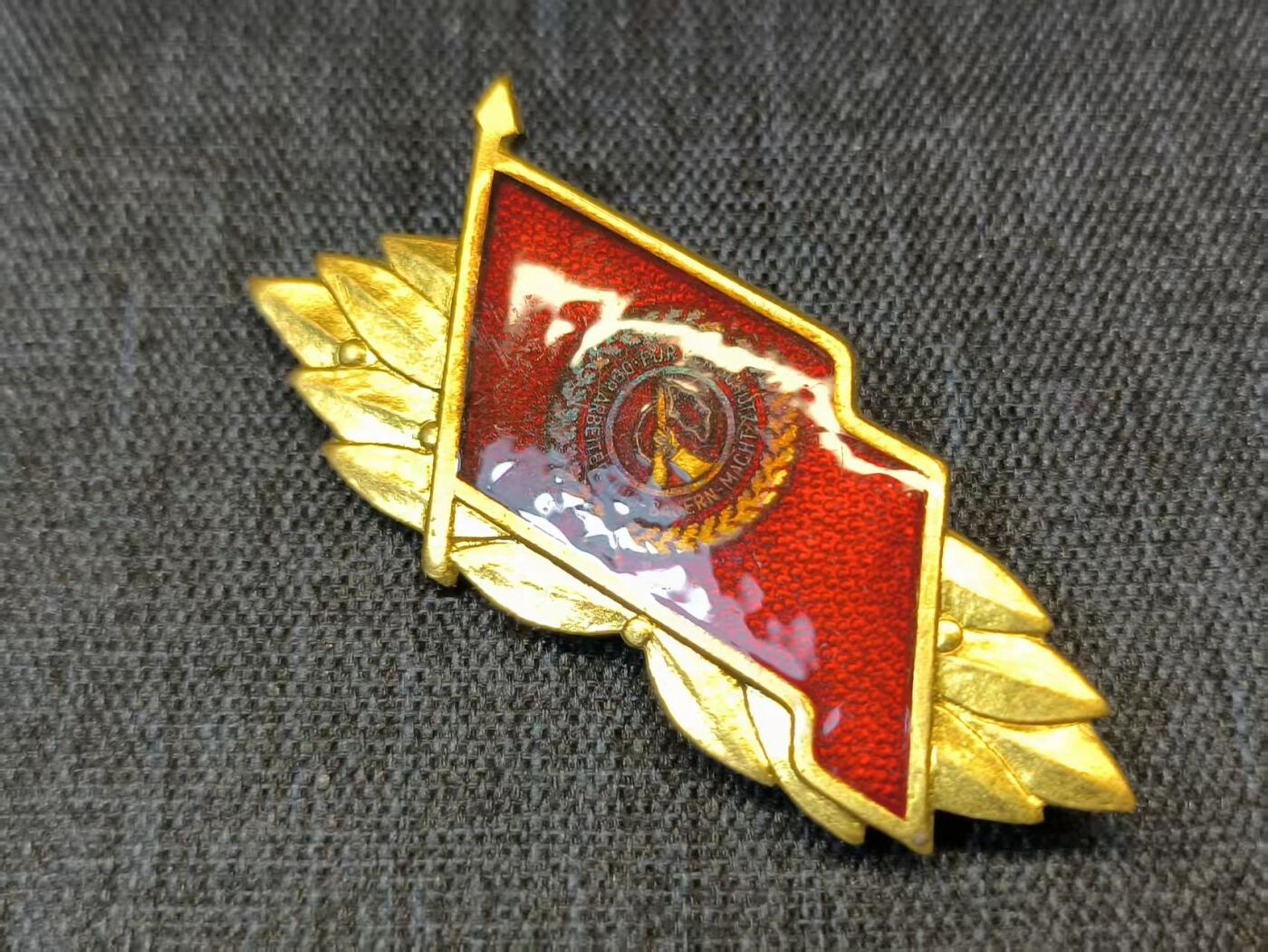 古林万国勋赏爱藏首期大拍（中高考专设场次，百样精品制服奖章书籍）-分享拍场赚佣金