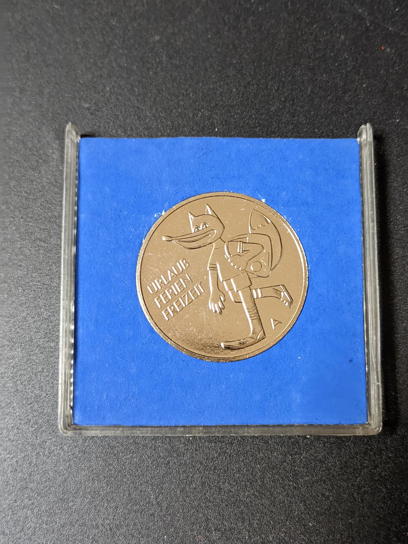 韵星假日拍卖第二十期 -- Rimey Holidays Auction 20 民主德国旅游局假日休闲纪念章 带原盒