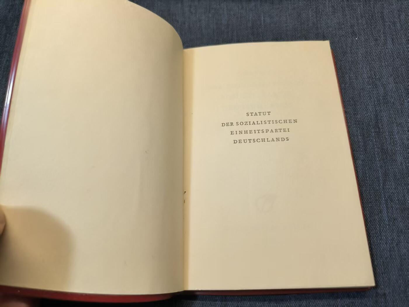 古林万国勋赏爱藏首期大拍（中高考专设场次，百样精品制服奖章书籍）-分享拍场赚佣金