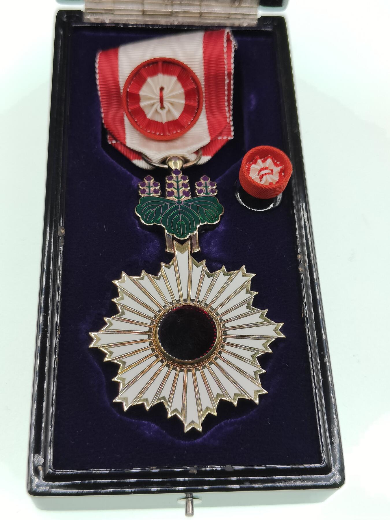 0元起拍勋章 第274期 咸鱼国勋章拍卖专场 7月6日（周日）下午6：00开始 鎏金完美品 四等旭日章银制带盒略