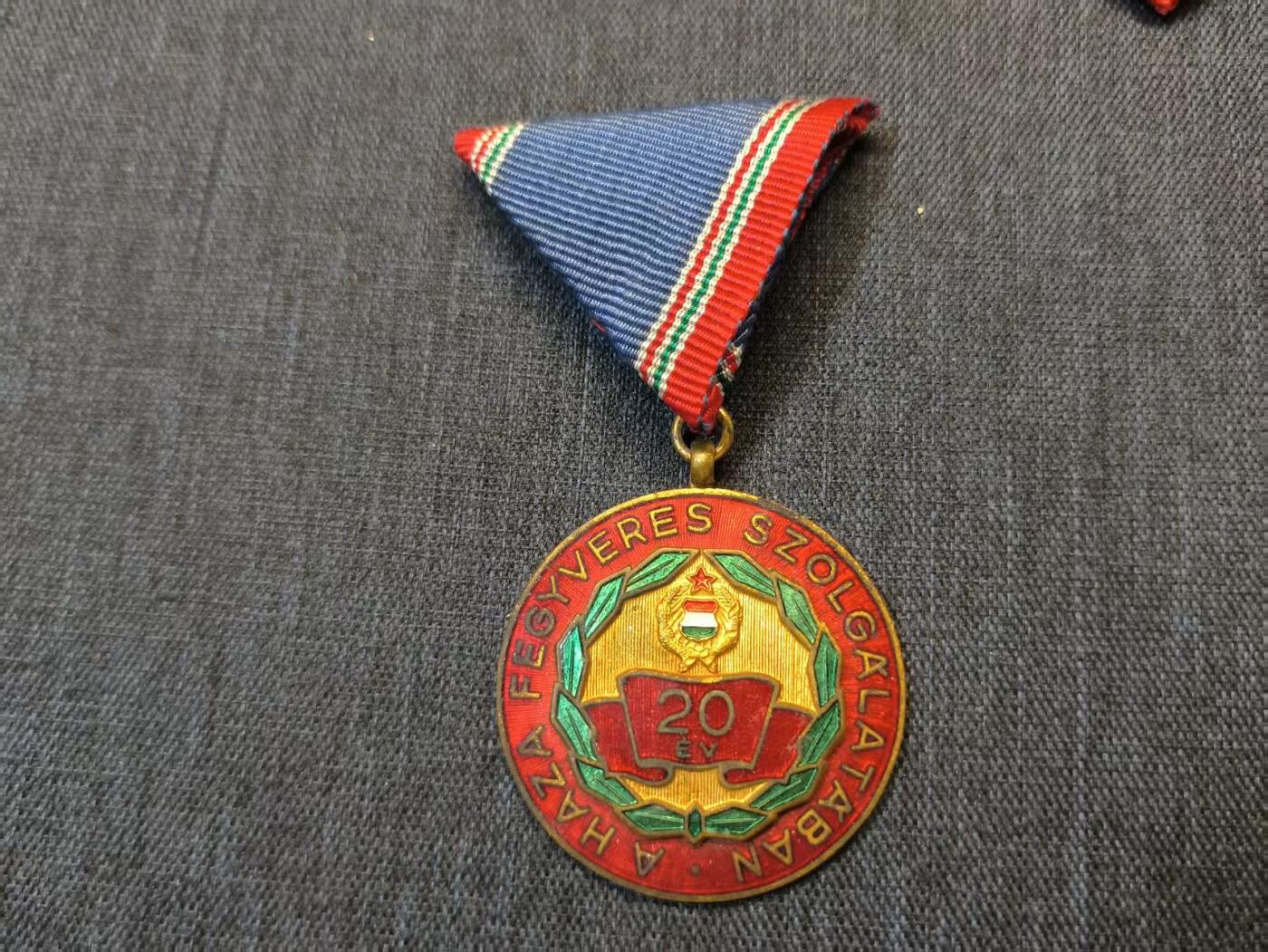 古林万国勋赏爱藏首期大拍（中高考专设场次，百样精品制服奖章书籍）-分享拍场赚佣金