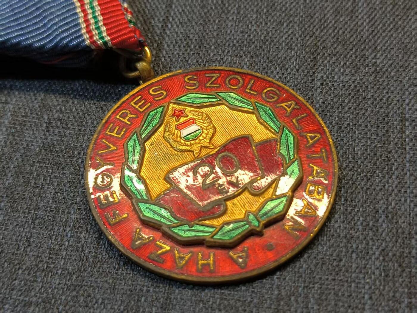 古林万国勋赏爱藏首期大拍（中高考专设场次，百样精品制服奖章书籍）-分享拍场赚佣金