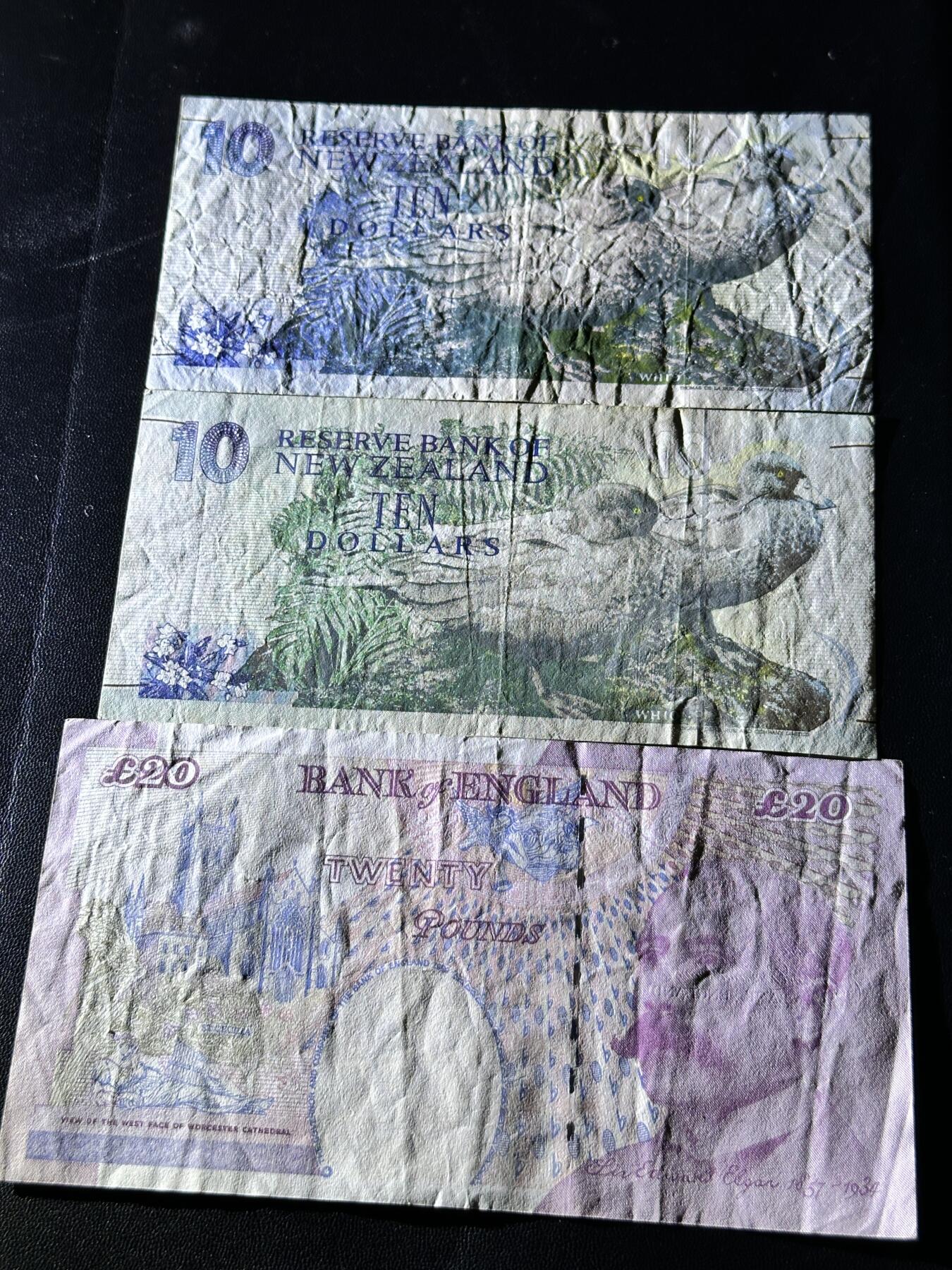 《外钞收藏家》第五百四十三期（本期有丰富的裸币和精品评级币）（本平台长期征集拍品、欢迎藏友们联系合作）
