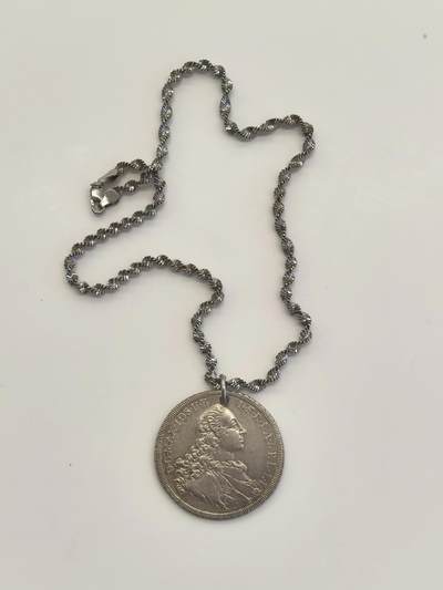 博洋堂世界钱币拍卖第129期（全场包邮） 德国巴伐利亚1760年圣母抱婴泰勒型银章 带银项链 42MM 32克