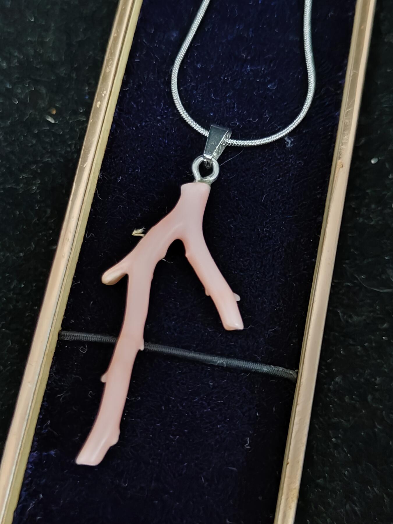 0元起拍勋章 第274期 咸鱼国勋章拍卖专场 7月6日（周日）下午6：00开始 日本中古有机宝石项链带盒