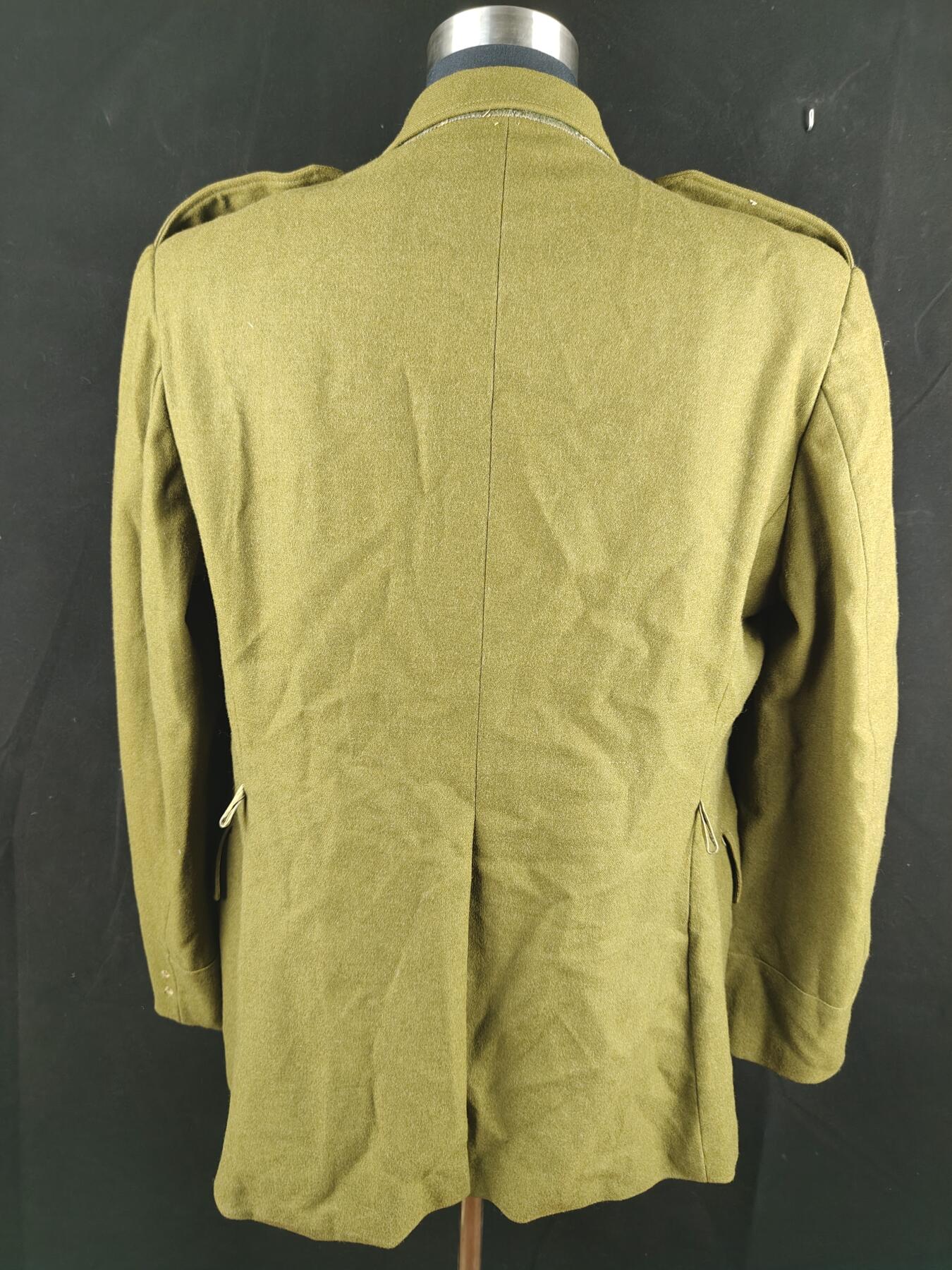 0元起拍勋章 第274期 咸鱼国勋章拍卖专场 7月6日（周日）下午6：00开始 稀少 伊拉克常服上衣 兜无扣 胸围108 肩宽50 衣长79袖长64