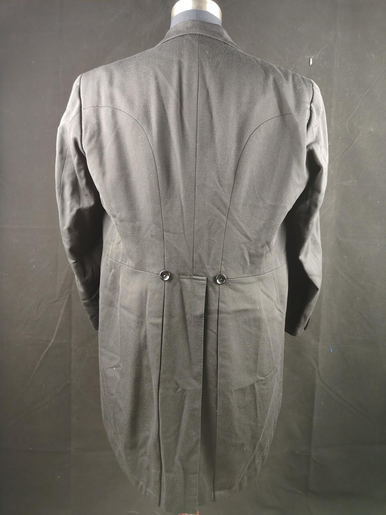 0元起拍勋章 第274期 咸鱼国勋章拍卖专场 7月6日（周日）下午6：00开始 日本细毛呢私人订制晨礼服上衣 胸围105 肩宽46 后襟长95 袖长56