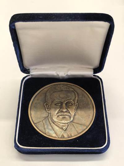 博洋堂世界钱币拍卖第129期（全场包邮） 叙利亚老阿萨德大铜章带原盒 铸造精美官方出品 人物刻画细腻