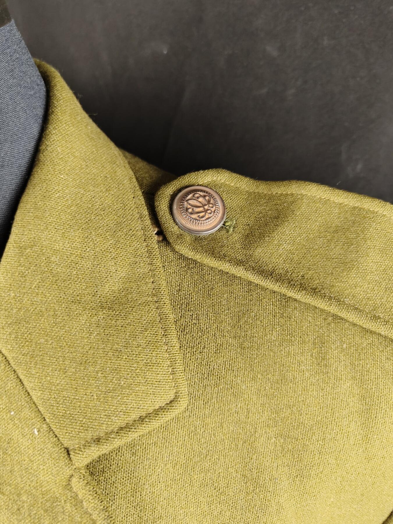 0元起拍勋章 第274期 咸鱼国勋章拍卖专场 7月6日（周日）下午6：00开始 稀少 伊拉克常服上衣 兜无扣 胸围108 肩宽50 衣长79袖长64