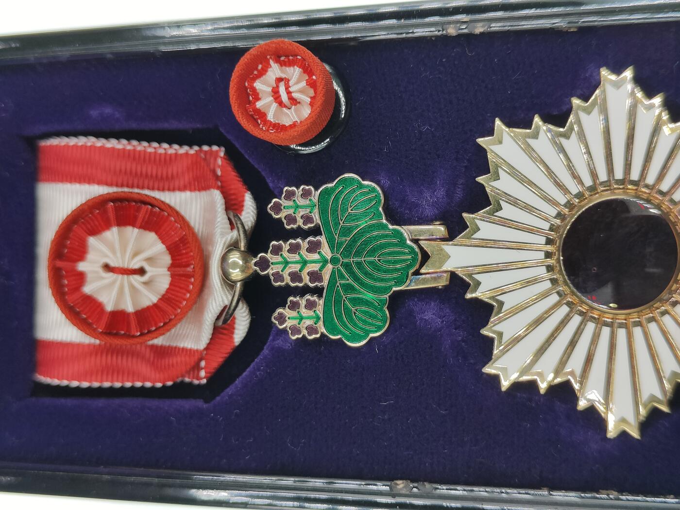 0元起拍勋章 第274期 咸鱼国勋章拍卖专场 7月6日（周日）下午6：00开始 鎏金完美品 四等旭日章银制带盒略