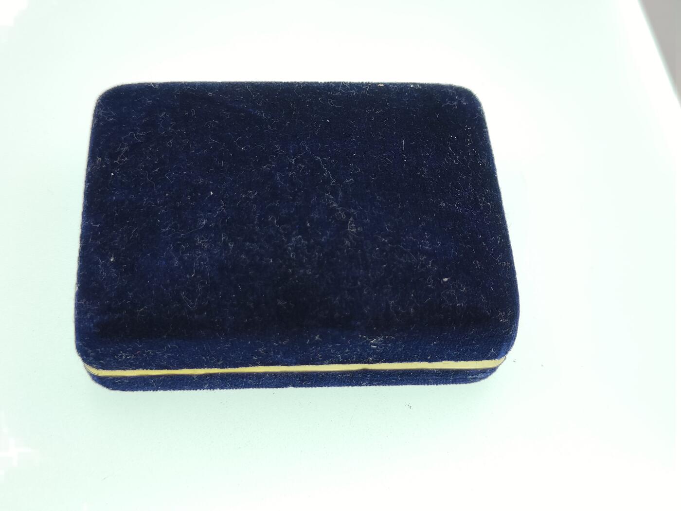 0元起拍勋章 第274期 咸鱼国勋章拍卖专场 7月6日（周日）下午6：00开始 日本中古蛋白质宝石胸针带盒