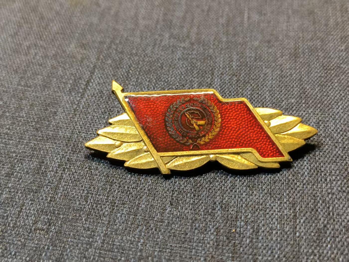 古林万国勋赏爱藏首期大拍（中高考专设场次，百样精品制服奖章书籍）-分享拍场赚佣金