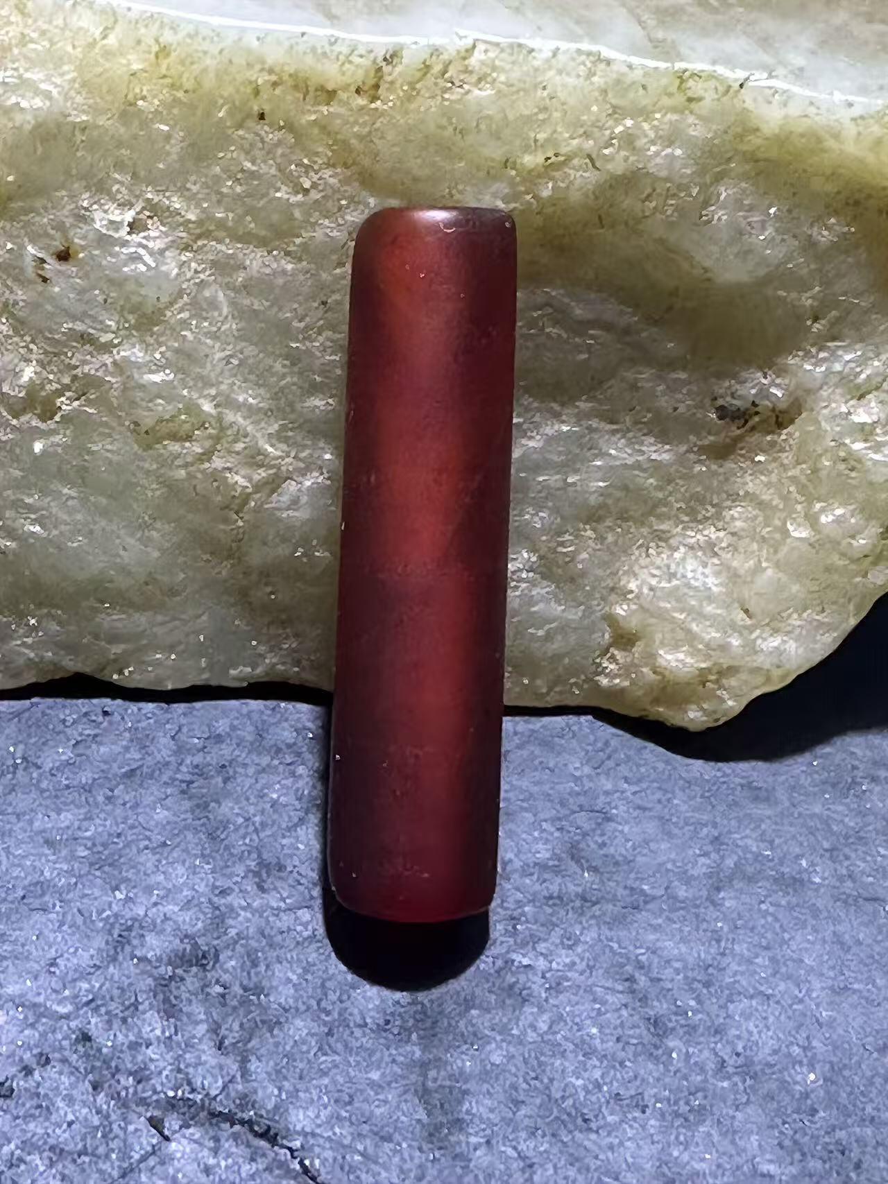 高玉化酒红色缠丝玛瑙通货直桶，桶珠一颗，