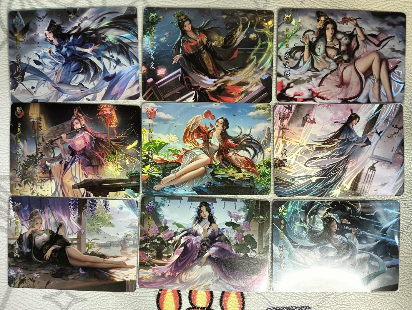 花开卡拍第29期（品控勿拍!!!拍品不寄存，运费5元，自制卡难免瑕疵，可能存在轻微撞角爆边等出厂瑕疵，品控介意勿拍！） 鸡腿卡牌 横版女将某一弹九张 彩闪 注意有三张有压痕